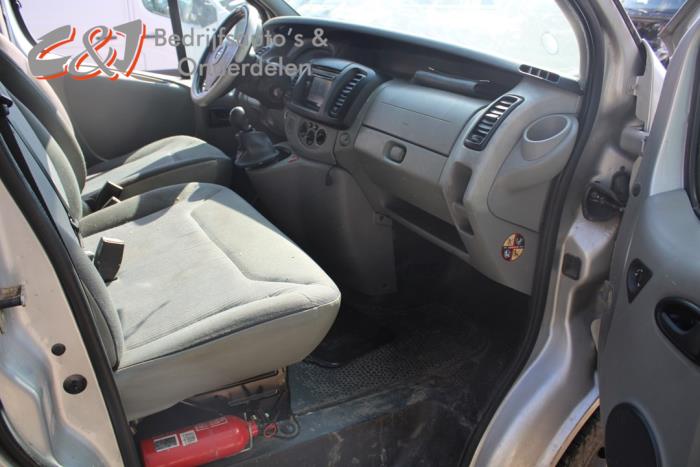 Opel Vivaro 2.5 CDTI 16V Sloopvoertuig (2007, Zilvergrijs)