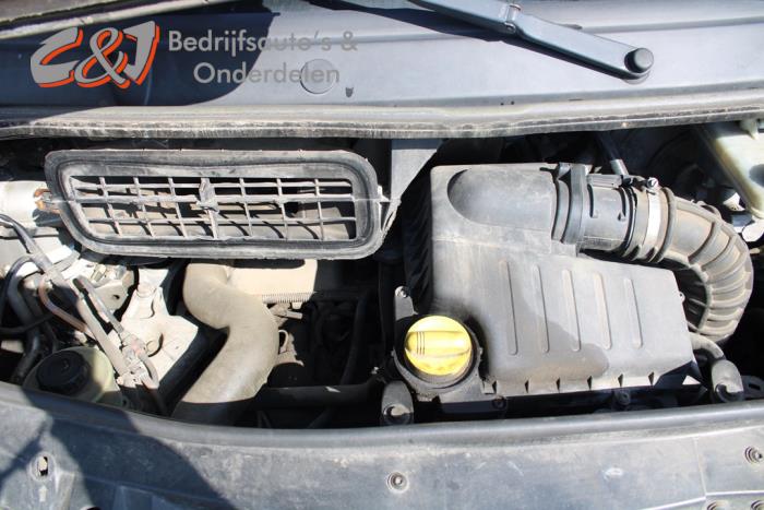 Opel Vivaro 2.5 CDTI 16V Sloopvoertuig (2007, Zilvergrijs)