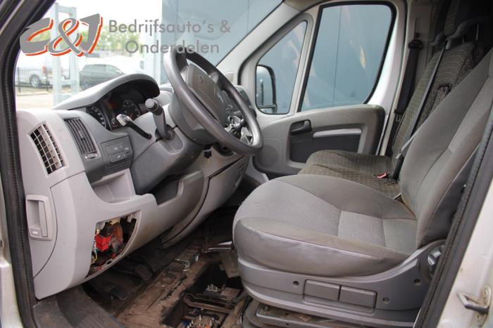 Peugeot Boxer 2.2 HDi 120 Euro 4 Sloopvoertuig (2008, Zilvergrijs)