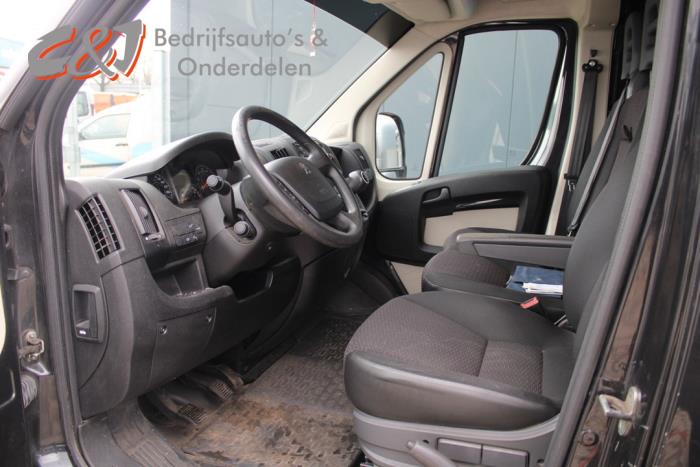 Peugeot Boxer 2.2 HDi 110 Euro 5 Sloopvoertuig (2015, Zwart)
