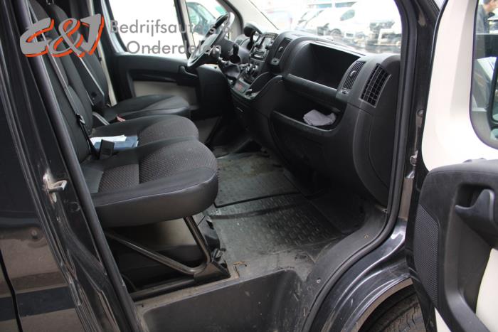 Peugeot Boxer 2.2 HDi 110 Euro 5 Sloopvoertuig (2015, Zwart)