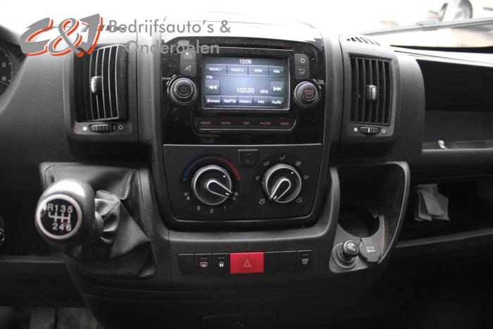 Peugeot Boxer 2.2 HDi 110 Euro 5 Sloopvoertuig (2015, Zwart)