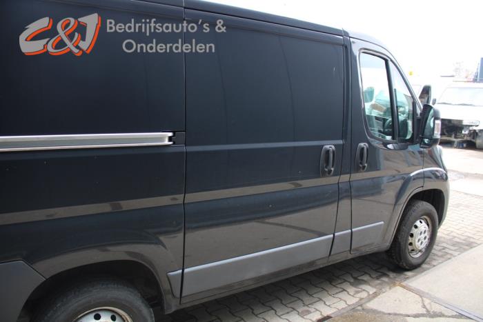 Peugeot Boxer 2.2 HDi 110 Euro 5 Sloopvoertuig (2015, Zwart)