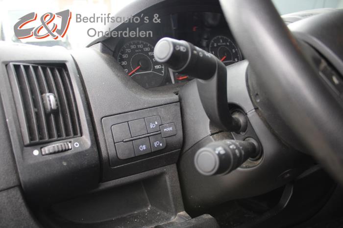 Peugeot Boxer 2.2 HDi 110 Euro 5 Sloopvoertuig (2015, Zwart)