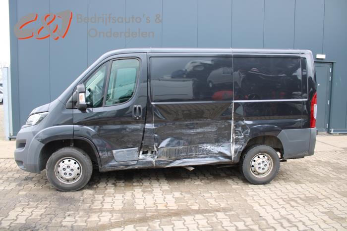 Peugeot Boxer 2.2 HDi 110 Euro 5 Sloopvoertuig (2015, Zwart)