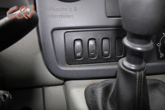 Renault Master II 2.5 dCi 16V 115 Sloopvoertuig (2006, Rood)