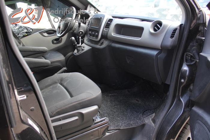 Renault Trafic 1.6 dCi 125 Twin Turbo Sloopvoertuig (2019, Zwart)