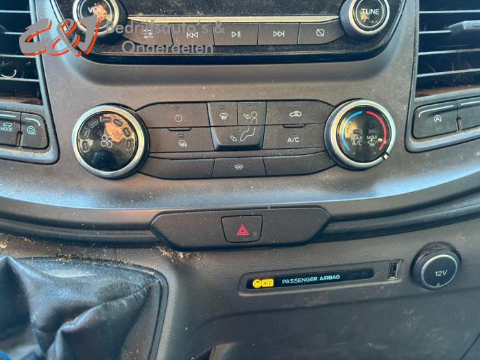 Ford Transit 2.0 TDCi 16V Eco Blue 130 Sloopvoertuig (2020, Roze, Wit)