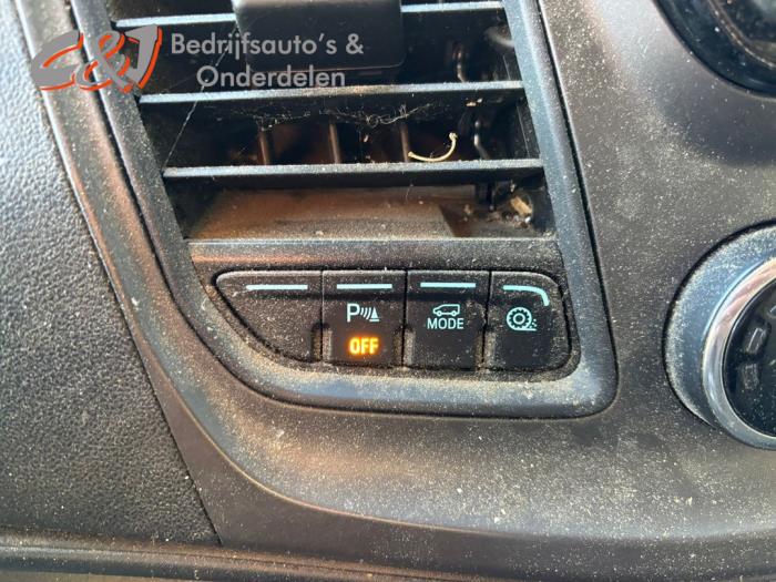 Ford Transit 2.0 TDCi 16V Eco Blue 130 Sloopvoertuig (2020, Roze, Wit)