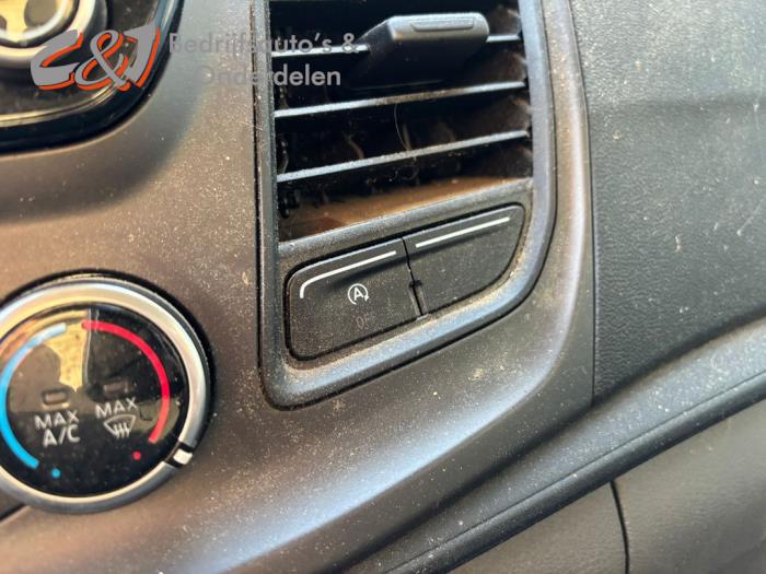 Ford Transit 2.0 TDCi 16V Eco Blue 130 Sloopvoertuig (2020, Roze, Wit)