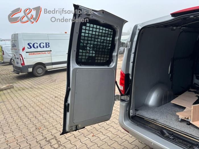 Mercedes Vito 2.2 119 CDI 16V BlueTEC Sloopvoertuig (2018, Zilvergrijs)