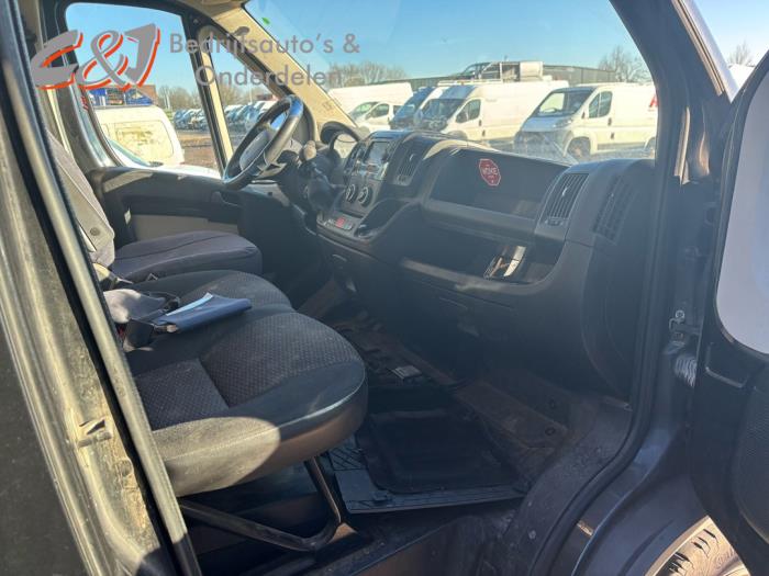 Peugeot Boxer 3.0 HDi 175 Euro 5 Sloopvoertuig (2015, Zwart)