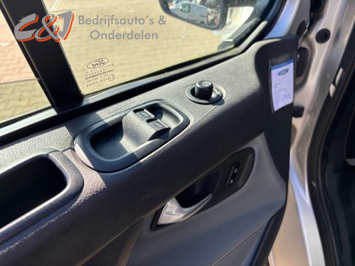 Ford Transit Custom 2.0 TDCi 16V Eco Blue 130 Sloopvoertuig (2017, Zilver)