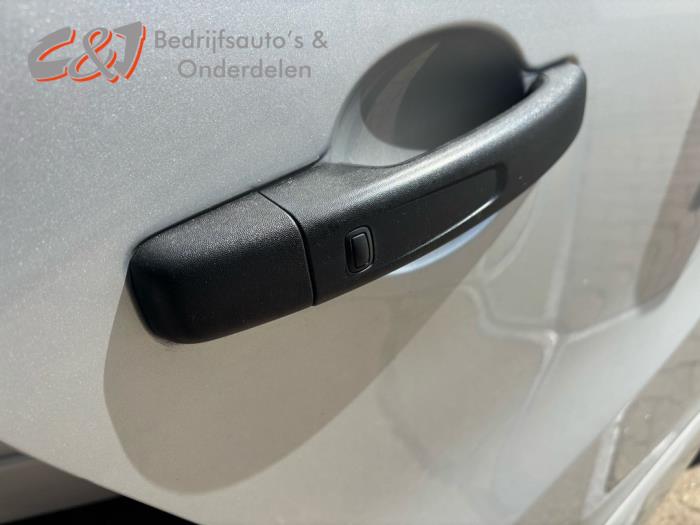 Opel Vivaro 1.6 CDTI BiTurbo 140 Sloopvoertuig (2016, Zilver)