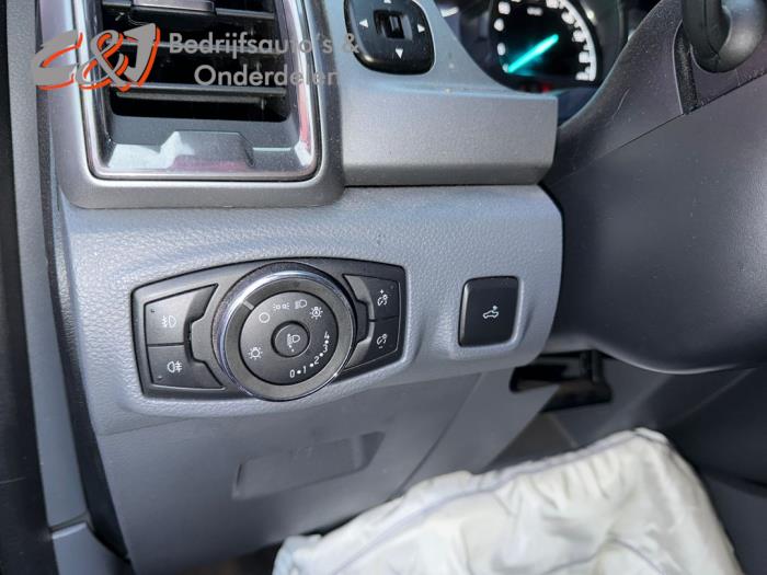 Ford Ranger 3.2 TDCI 20V 4x4 Sloopvoertuig (2018, Donker, Rood)