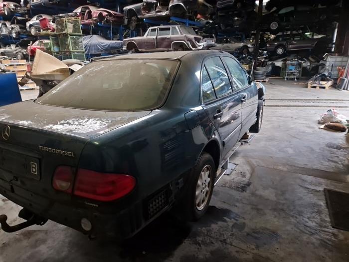 Mercedes E-Klasse V200