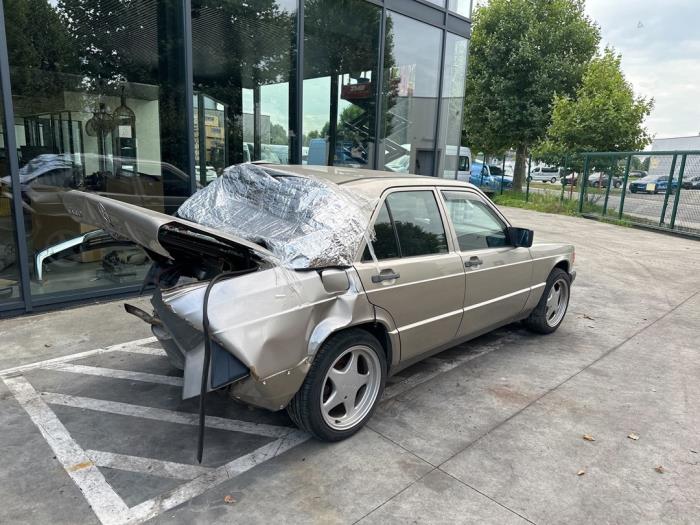 Mercedes 190E/D V429