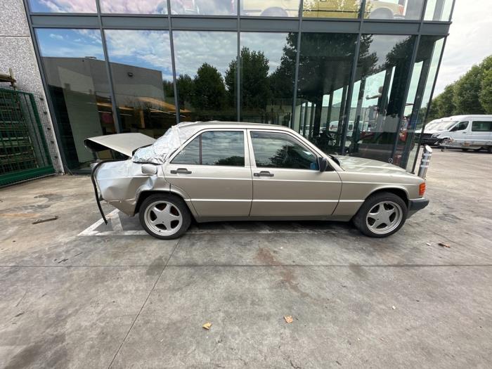 Mercedes 190E/D V429