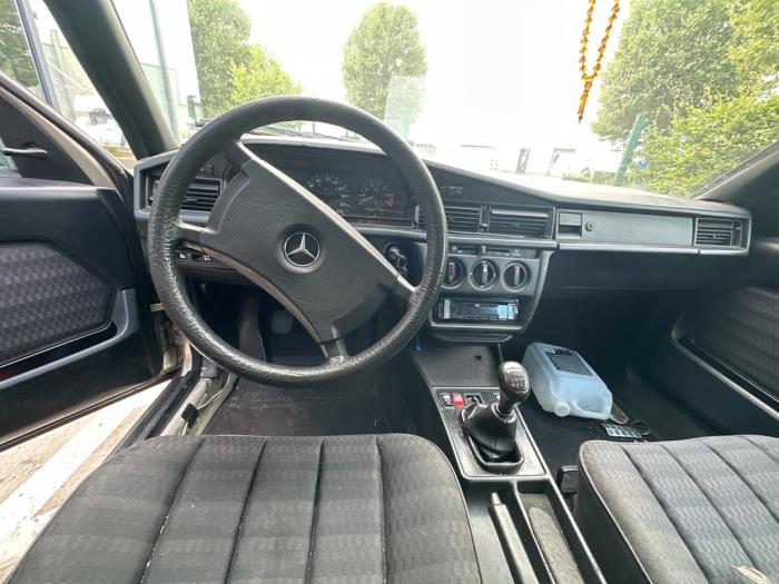 Mercedes 190E/D V429