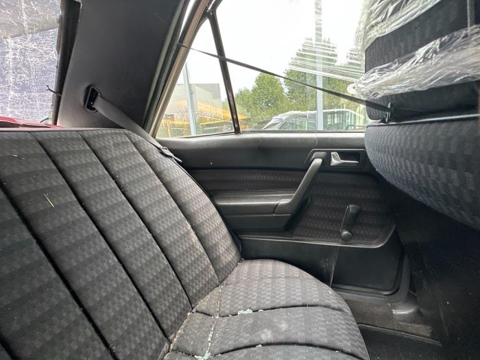 Mercedes 190E/D V429