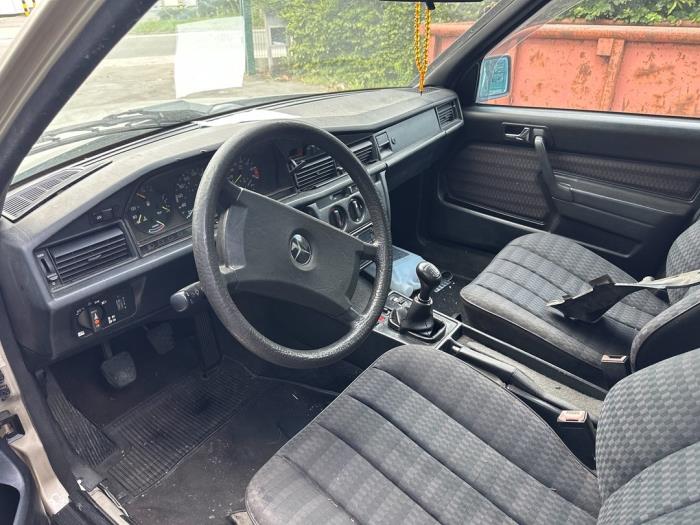 Mercedes 190E/D V429