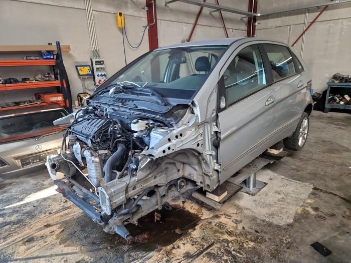 Mercedes B-Klasse V473