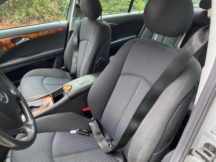 Mercedes E 2.2 E-220 CDI 16V Sloopvoertuig (2002, Zilver)