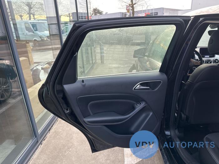 Mercedes B 2.1 B-200 CDI BlueEFFICIENCY, B-200d 16V Sloopvoertuig (2015, Zwart)