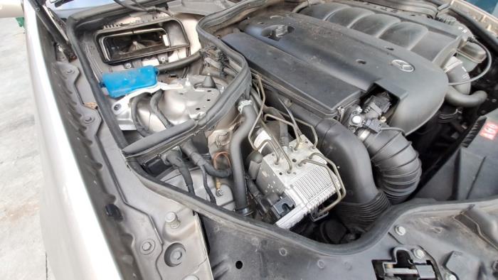Mercedes E-Klasse V558