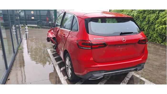 Mercedes B 2.0 B-200d Sloopvoertuig (2019, Rood)
