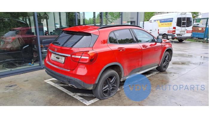 Mercedes GLA 1.6 180 16V Sloopvoertuig (2017, Rood)