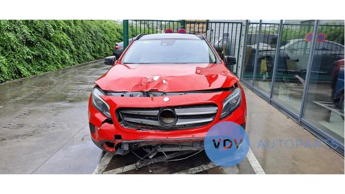 Mercedes GLA 1.6 180 16V Sloopvoertuig (2017, Rood)