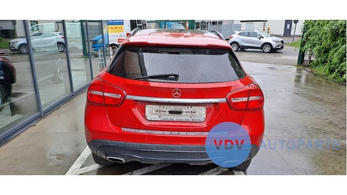 Mercedes GLA 1.6 180 16V Sloopvoertuig (2017, Rood)