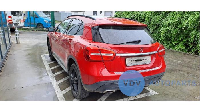 Mercedes GLA 1.6 180 16V Sloopvoertuig (2017, Rood)