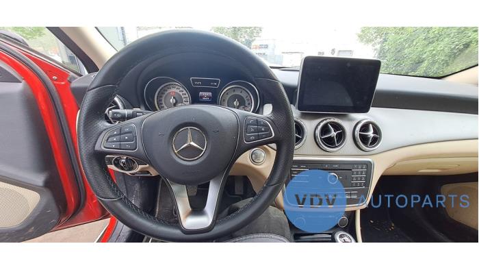 Mercedes GLA 1.6 180 16V Sloopvoertuig (2017, Rood)