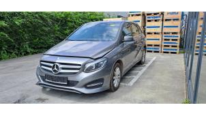 Mercedes B 1.5 B-180 CDI,d 16V Sloopvoertuig (2015, Aubergine, Zilvergrijs, Grijs)