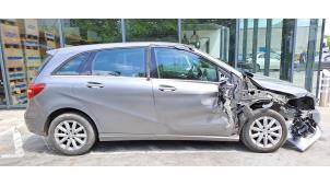 Mercedes B 1.5 B-180 CDI,d 16V Sloopvoertuig (2015, Aubergine, Zilvergrijs, Grijs)