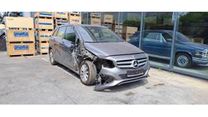 Mercedes B 1.5 B-180 CDI,d 16V Sloopvoertuig (2015, Aubergine, Zilvergrijs, Grijs)