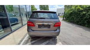 Mercedes B 1.5 B-180 CDI,d 16V Sloopvoertuig (2015, Aubergine, Zilvergrijs, Grijs)