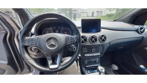 Mercedes B 1.5 B-180 CDI,d 16V Sloopvoertuig (2015, Aubergine, Zilvergrijs, Grijs)