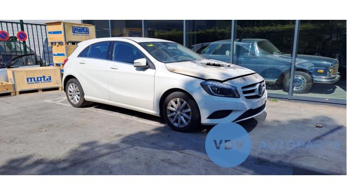 Mercedes A (W176) 1.6 A-180 16V