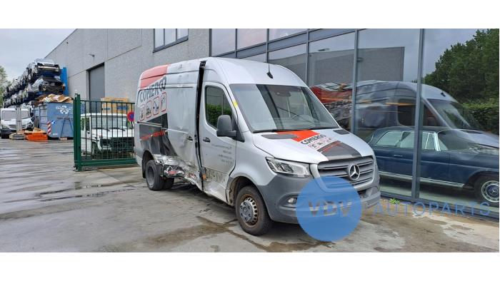 Mercedes Sprinter 5t (907.6) 519 CDI 3.0 V6 24V RWD