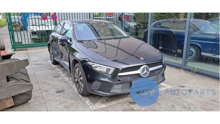 Mercedes A Limousine (177.1) 1.3 A-250 e Turbo 16V