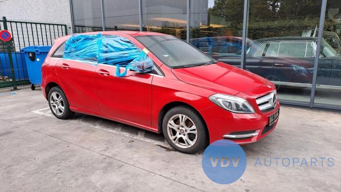 Mercedes B (W246) 1.6 B-200 BlueEFFICIENCY Turbo 16V