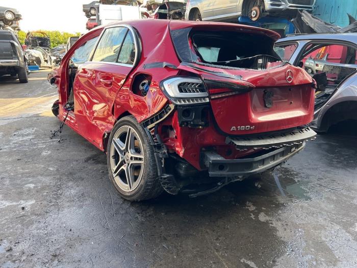 Mercedes A 1.5 A-180d Sloopvoertuig (2018, Rood)