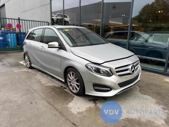 Mercedes B (W246) 1.6 B-180 BlueEFFICIENCY Turbo 16V