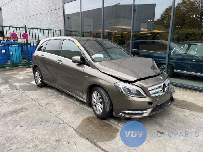 Mercedes B (W246) 1.8 B-180 CDI BlueEFFICIENCY 16V