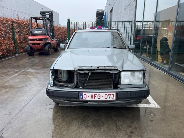 Mercedes E-Klasse V825