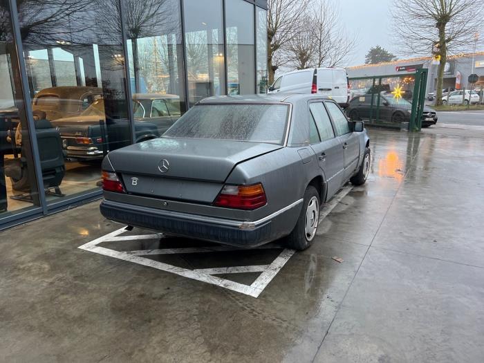 Mercedes E-Klasse V825