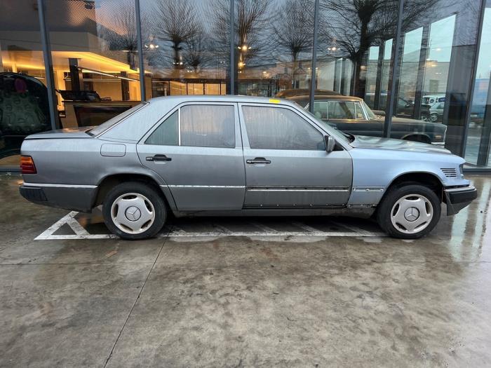 Mercedes E-Klasse V825